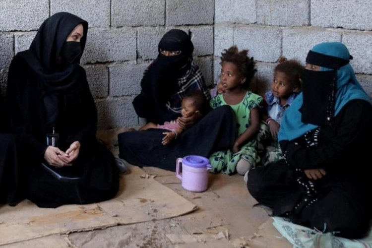 Angelina Jolie Yemen'de Husilerle bir araya geldi