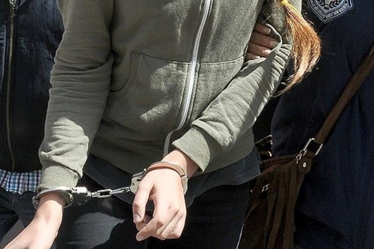 Adana'da g&ouml;zaltına alınan kadın: Herkesin şerefi namusu var