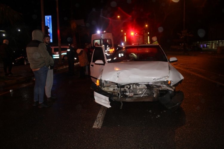 Ordu'da kaygan zemin kazaya yol a&ccedil;tı: 2 yaralı