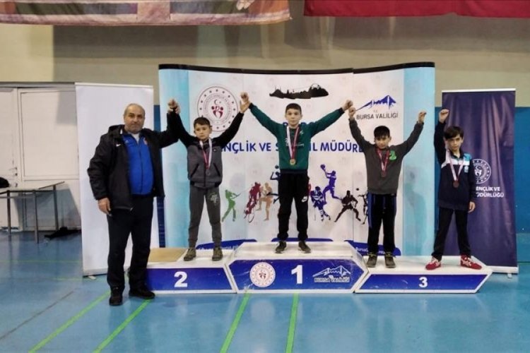 Bursa'da g&uuml;reş r&uuml;zgarı