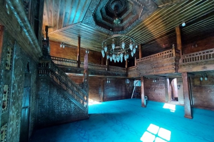 200 yıllık ahşap işlemeli camiye restorasyon