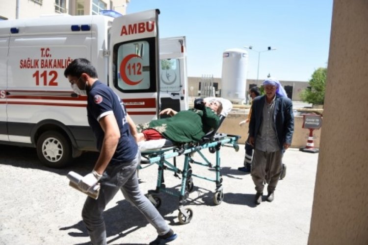 Şarampole devrilen ara&ccedil;taki 9 kişi yaralandı