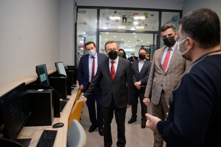 BU&Uuml;'de T&uuml;rkiye'nin ilk Yazılım Mutfağı
