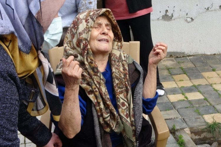 Canını kurtardı, yanan paralarına ağladı