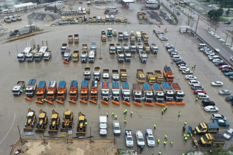 Bursa B&uuml;y&uuml;kşehir'de kar alarmı