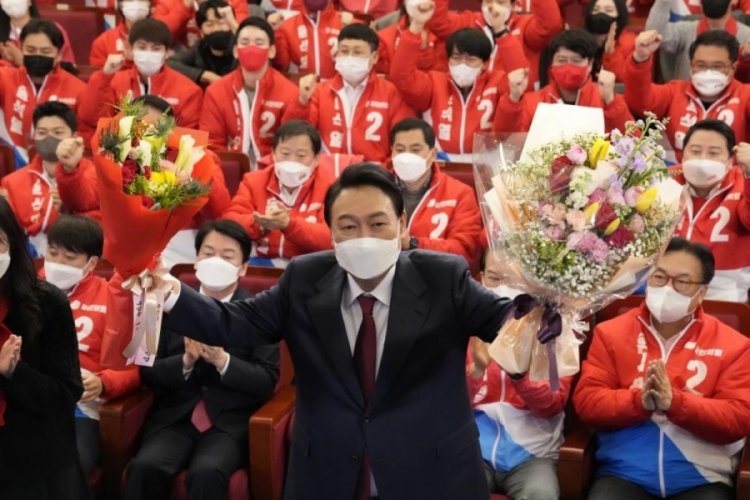 G&uuml;ney Kore'nin yeni Cumhurbaşkanı muhalefetin adayı Yoon Suk-yeol oldu