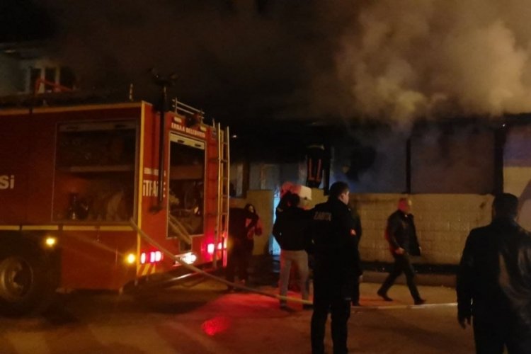 Tokat'ta alevlere teslim olan evden yaşlı adam kurtarıldı