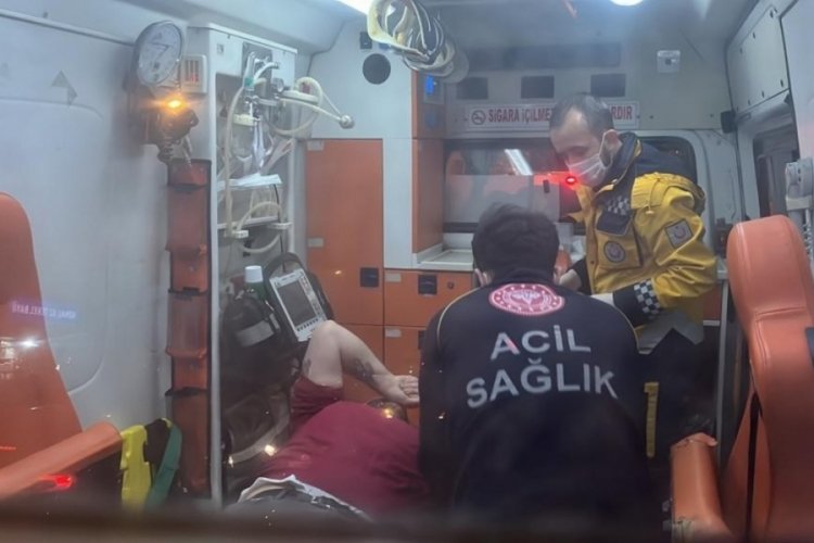 Kavgayı ayırmaya &ccedil;alışan motokurye bacağından vuruldu