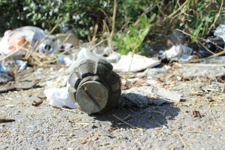 Kayalıklarda patlamamış el bombası bulundu