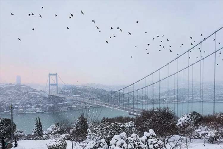İstanbul Boğazı ge&ccedil;işlere kapatıldı