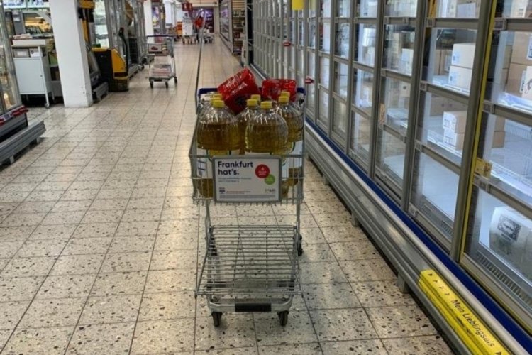 Almanya'da marketlerde yağ ve un krizi!