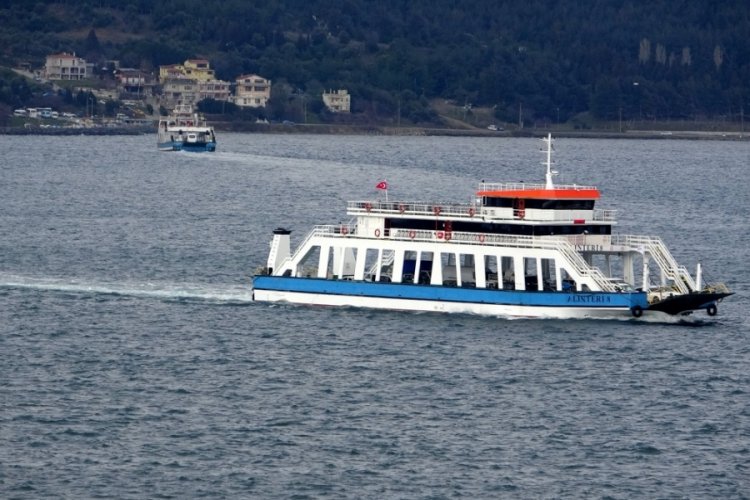 &Ccedil;anakkale'de feribot seferleri iptal edildi!