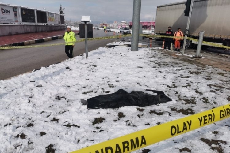 Isparta'da tır 7 aracı bi&ccedil;ti: 1 &ouml;l&uuml;, 11 yaralı