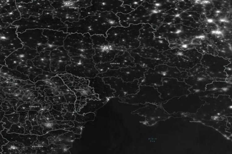 G&ouml;r&uuml;nt&uuml;ler NASA'dan... Ukrayna karanlığa g&ouml;m&uuml;ld&uuml;