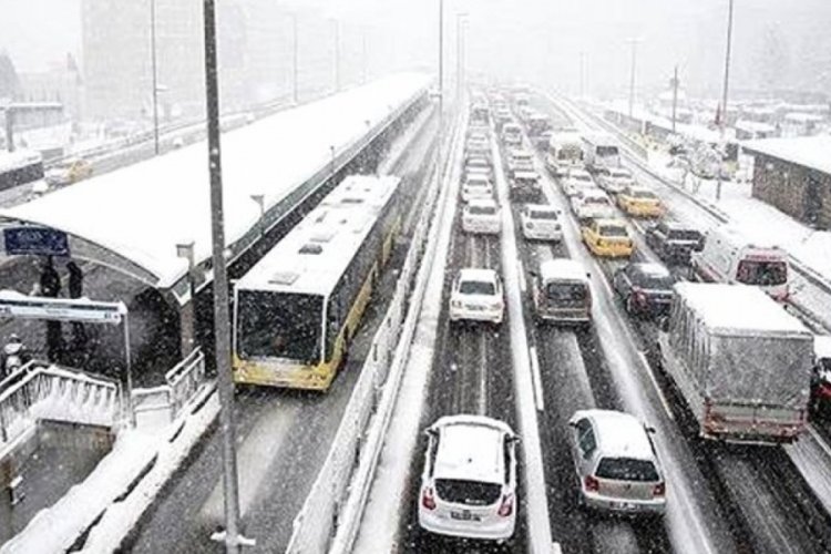 Metroda g&uuml;venlik g&ouml;revlisi bı&ccedil;aklandı!