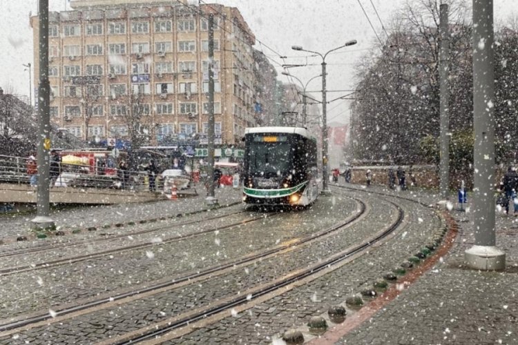 Kocaeli İzmit'te yoğun kar yağışı