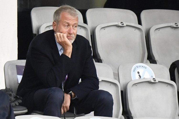 İngiltere, Chelsea Kul&uuml;b&uuml;'n&uuml;n satışını askıya aldı