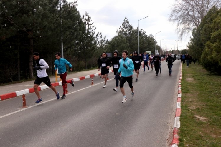 Trakya'da soğuğa rağmen koştular