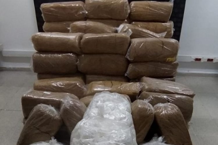 Kargoyla g&ouml;nderilen ka&ccedil;ak &uuml;r&uuml;nler yakalandı
