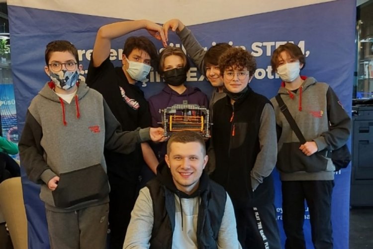 Bursa'da Yedi Renkli &Ccedil;ınar Okulları Robotik Takımı T&uuml;rkiye'yi temsil edecek
