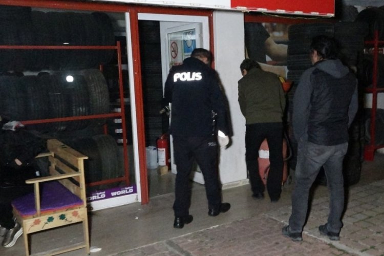 Antalya'da d&uuml;kkanında yalnız yaşayan adam &ouml;l&uuml; bulundu