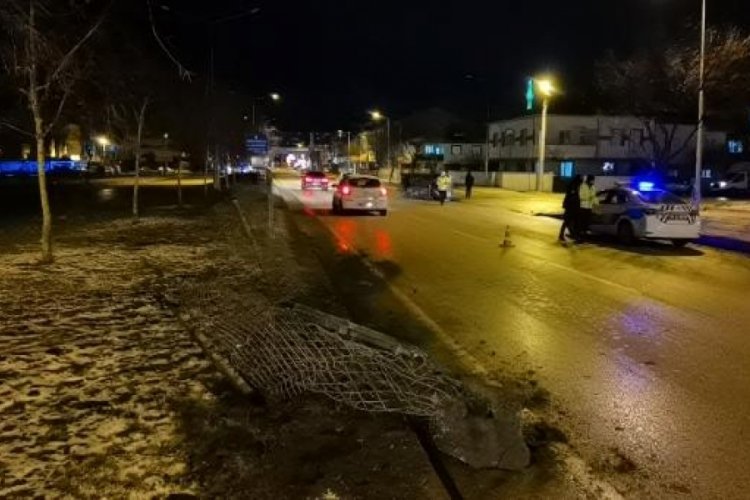 Bursa'da feci kaza! Metrelerce s&uuml;r&uuml;klendi!