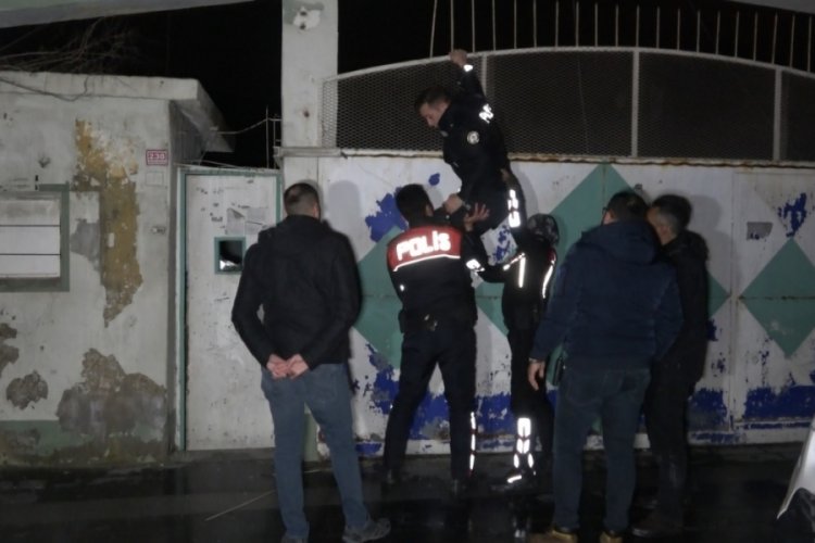 D&uuml;zce'de eski cezaevi binasına giren hırsızlar yakalandı