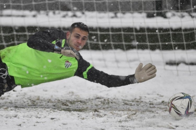 Bursaspor karda &ccedil;alıştı