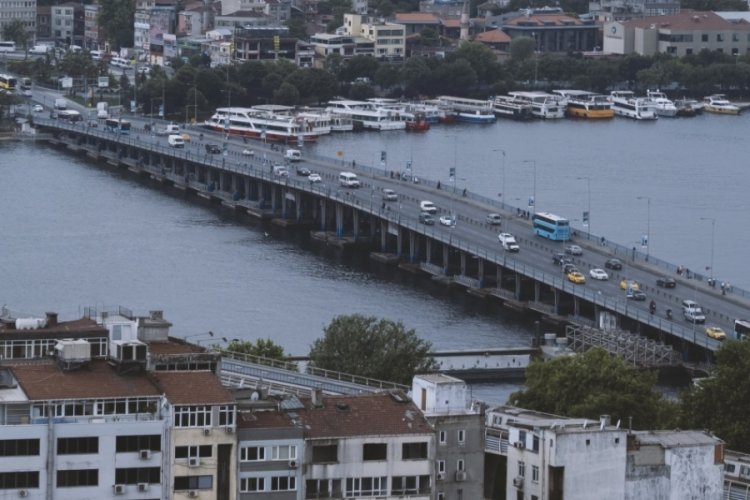 Unkapanı K&ouml;pr&uuml;s&uuml; ortadan ayrıldı