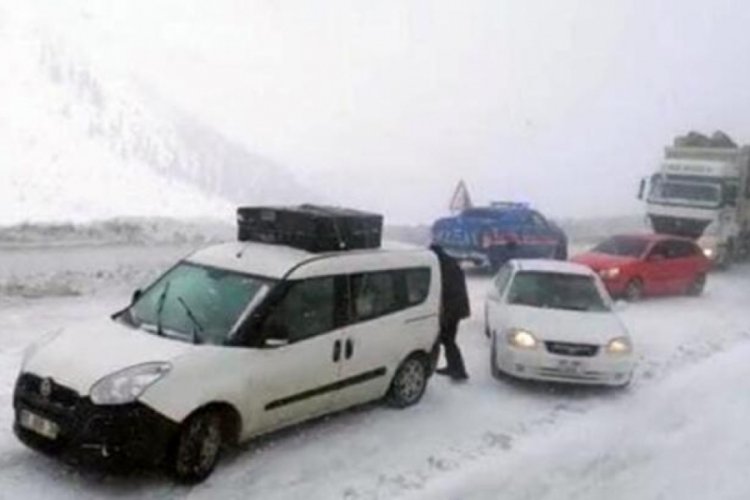 Antalya-Konya yolu ara&ccedil; trafiğine kapandı