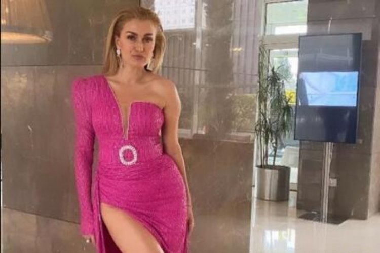 Tuğba &Ouml;zay hem g&ouml;ze hem kulağa hitap etti