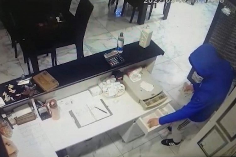 Tekirdağ'da kasadan para hırsızlığı kamerada