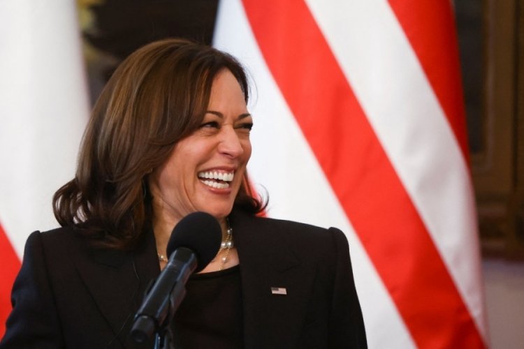 Kamala Harris, muhabirlerin sorusuna kahkaha attı
