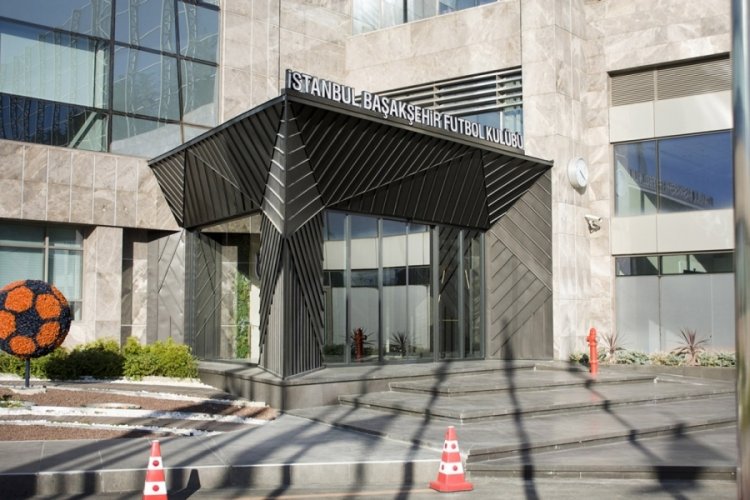 Başakşehir Kul&uuml;b&uuml;nden hakem kararlarına dair yeni a&ccedil;ıklama