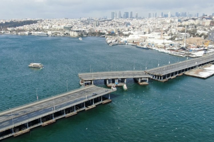 İstanbul'da Unkapanı K&ouml;pr&uuml;s&uuml; tamir edilmeye &ccedil;alışıyor