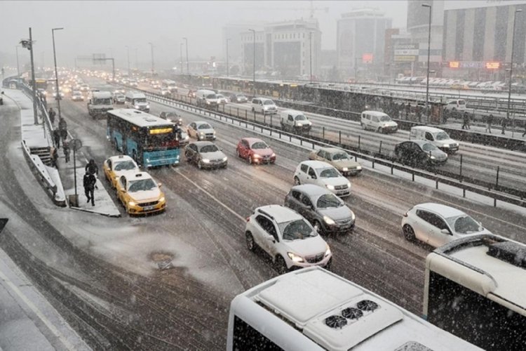 İstanbul'da kar alarmı trafiği y&uuml;zde 11'e d&uuml;ş&uuml;rd&uuml;