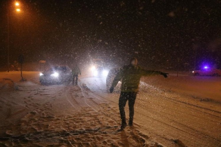 Bolu Dağı D100 İstanbul y&ouml;n&uuml; ara&ccedil; trafiğine kapatıldı