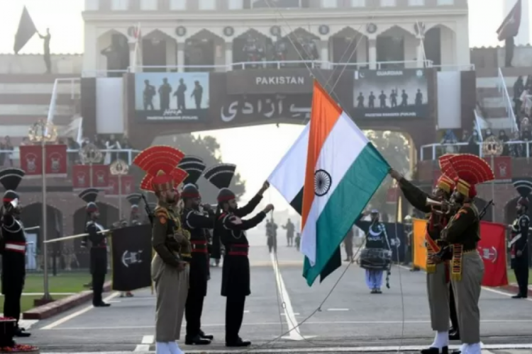 Hindistan yanlışlıkla Pakistan'a f&uuml;ze fırlattı