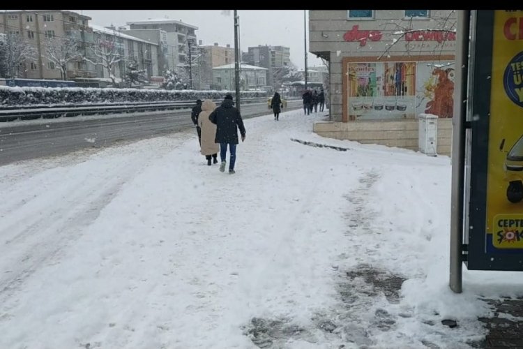Bursa'da vatandaş ulaşımı otob&uuml;sle sağlayamıyor (&Ouml;ZEL HABER)