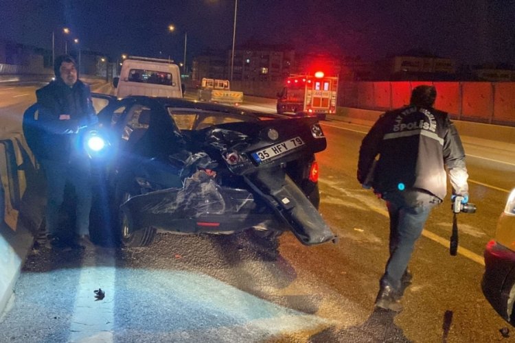 İzmir'de kaza: 1 &ouml;l&uuml;, 2 yaralı