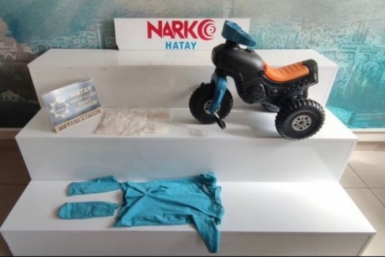 Uyuşturucuları &ccedil;ocuk bisikletine saklamışlar