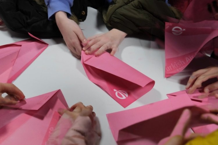 GUHEM'de pembe kağıt u&ccedil;aklar havalandı