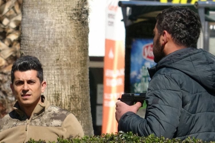 &Ouml;zel harekat polisi eşini silahla rehin aldı