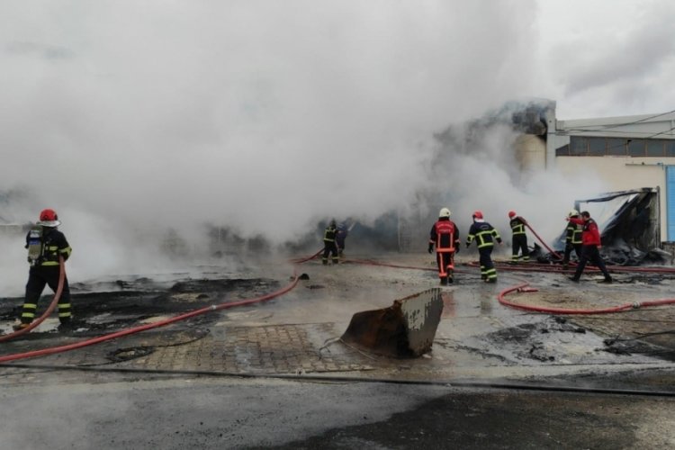 S&uuml;nger fabrikasında yangın