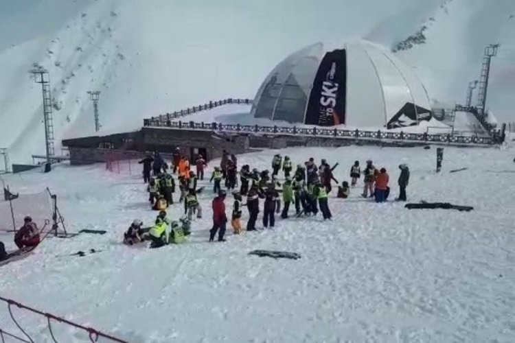 Snowboard T&uuml;rkiye Şampiyonası Erzurum'da başladı