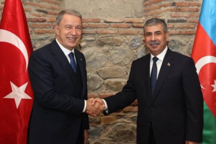 Bakan Akar Azerbaycanlı mevkidaşıyla g&ouml;r&uuml;şt&uuml;