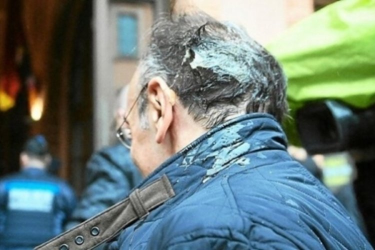 Fransa'da Cumhurbaşkanı adayına yumurta attılar