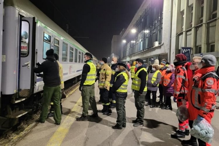 Ukrayna'daki kanser hastası &ccedil;ocuklar Polonya'ya geldi