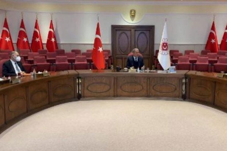 Bakan Akar, sağlık &ccedil;alışanlarıyla bir araya geldi