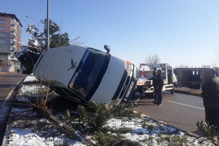 Yolcu minib&uuml;s&uuml; ref&uuml;je devrildi